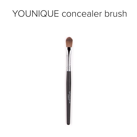 younique concealer brush